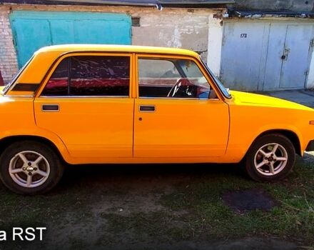 Желтый ВАЗ 2105, объемом двигателя 13 л и пробегом 720 тыс. км за 1350 $, фото 2 на Automoto.ua