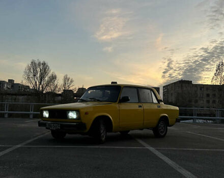 Жовтий ВАЗ 2105, об'ємом двигуна 1.2 л та пробігом 200 тис. км за 901 $, фото 1 на Automoto.ua