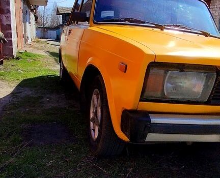 Желтый ВАЗ 2105, объемом двигателя 13 л и пробегом 720 тыс. км за 1350 $, фото 1 на Automoto.ua