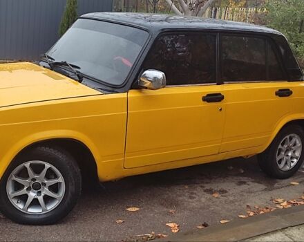 Желтый ВАЗ 2105, объемом двигателя 1.2 л и пробегом 120 тыс. км за 1097 $, фото 3 на Automoto.ua