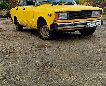 Желтый ВАЗ 2105, объемом двигателя 1.3 л и пробегом 777 тыс. км за 360 $, фото 1 на Automoto.ua