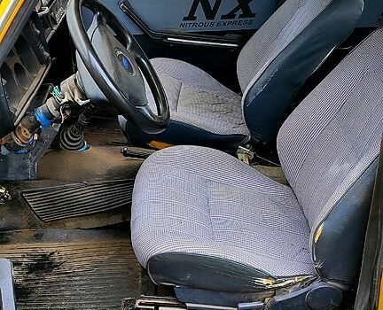 Желтый ВАЗ 2105, объемом двигателя 1.3 л и пробегом 777 тыс. км за 360 $, фото 4 на Automoto.ua