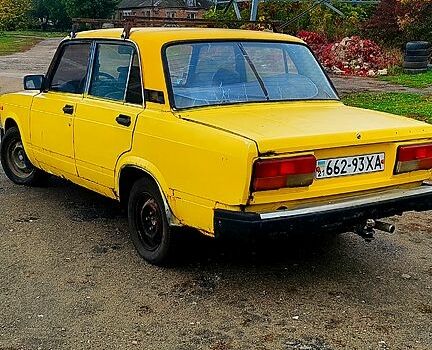 Желтый ВАЗ 2105, объемом двигателя 1.3 л и пробегом 777 тыс. км за 360 $, фото 3 на Automoto.ua