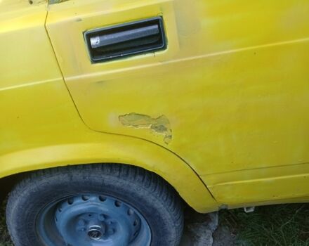 Желтый ВАЗ 2105, объемом двигателя 1.5 л и пробегом 546 тыс. км за 585 $, фото 4 на Automoto.ua