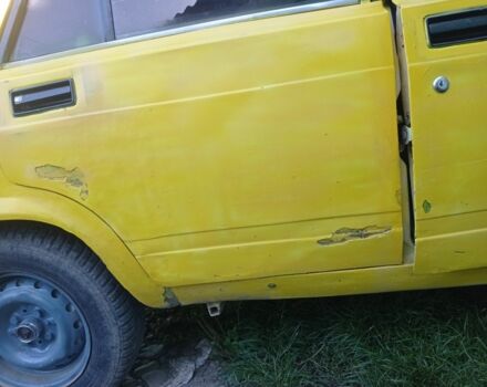Желтый ВАЗ 2105, объемом двигателя 1.5 л и пробегом 546 тыс. км за 585 $, фото 5 на Automoto.ua