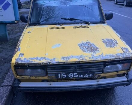 Желтый ВАЗ 2105, объемом двигателя 1.5 л и пробегом 300 тыс. км за 356 $, фото 2 на Automoto.ua