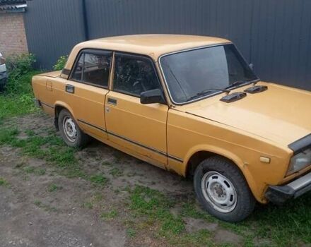 Желтый ВАЗ 2105, объемом двигателя 1.3 л и пробегом 520 тыс. км за 343 $, фото 1 на Automoto.ua