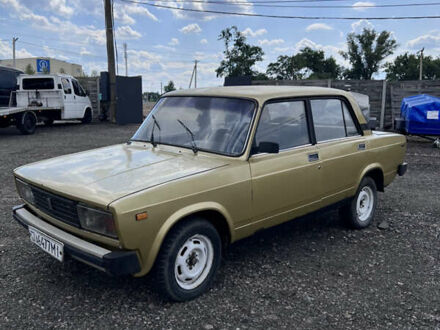 Желтый ВАЗ 2105, объемом двигателя 1.5 л и пробегом 200 тыс. км за 550 $, фото 1 на Automoto.ua