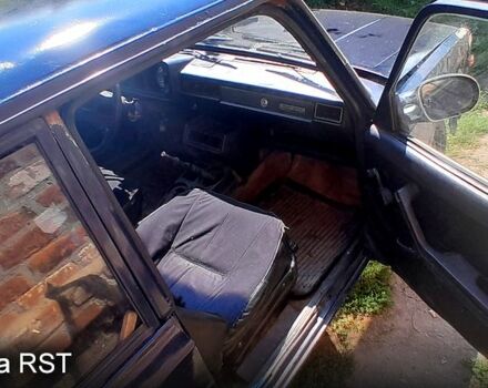 Синій ВАЗ 2105, об'ємом двигуна 1.5 л та пробігом 200 тис. км за 410 $, фото 3 на Automoto.ua