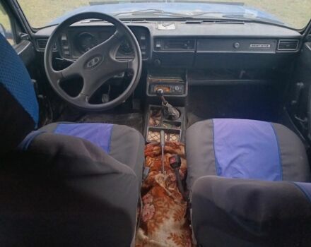 Синий ВАЗ 2105, объемом двигателя 1.5 л и пробегом 150 тыс. км за 368 $, фото 4 на Automoto.ua