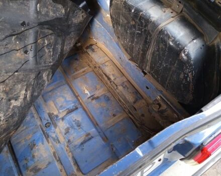 Синий ВАЗ 2105, объемом двигателя 1.2 л и пробегом 420 тыс. км за 800 $, фото 4 на Automoto.ua