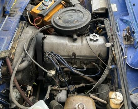 Синій ВАЗ 2105, об'ємом двигуна 1.5 л та пробігом 300 тис. км за 650 $, фото 5 на Automoto.ua