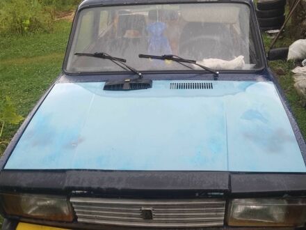 ВАЗ 2105 1986 в Тячеве на Automoto.ua Синий ВАЗ 2105, объемом двигателя 0 л и пробегом 111 тыс. км за 250 $, фото 1 на Automoto.ua