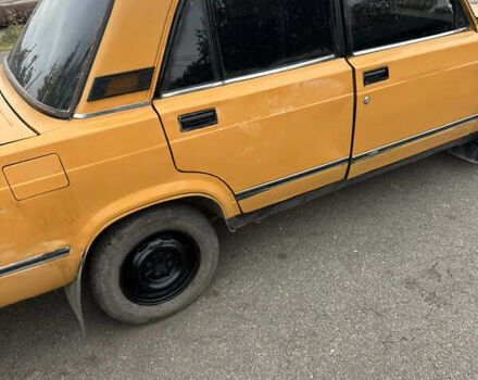 Оранжевый ВАЗ 2105, объемом двигателя 1.3 л и пробегом 200 тыс. км за 400 $, фото 3 на Automoto.ua