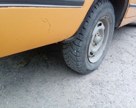 Оранжевый ВАЗ 2105, объемом двигателя 1 л и пробегом 2 тыс. км за 600 $, фото 1 на Automoto.ua