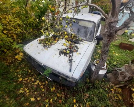 Белый ВАЗ 2106, объемом двигателя 1.6 л и пробегом 999 тыс. км за 350 $, фото 4 на Automoto.ua