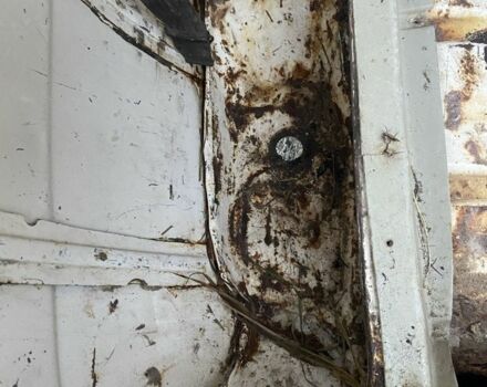 Белый ВАЗ 2106, объемом двигателя 0 л и пробегом 2 тыс. км за 332 $, фото 6 на Automoto.ua