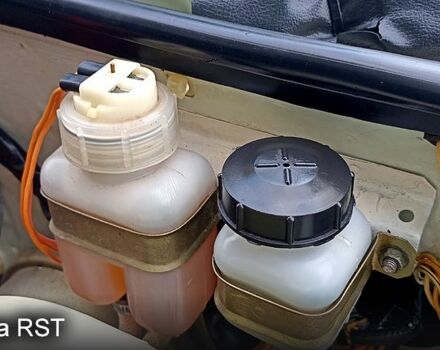 Білий ВАЗ 2106, об'ємом двигуна 1.5 л та пробігом 36 тис. км за 3700 $, фото 10 на Automoto.ua