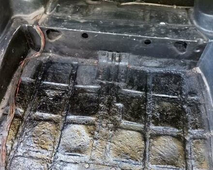 Черный ВАЗ 2106, объемом двигателя 1.57 л и пробегом 290 тыс. км за 1200 $, фото 5 на Automoto.ua