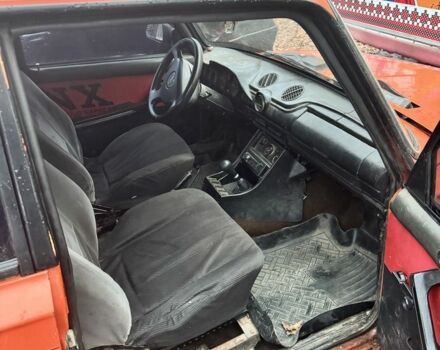 Красный ВАЗ 2106, объемом двигателя 1.5 л и пробегом 80 тыс. км за 523 $, фото 5 на Automoto.ua