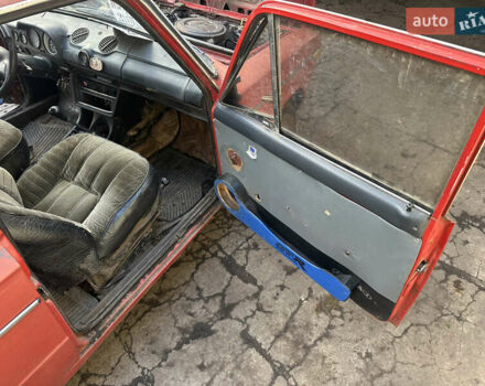 Красный ВАЗ 2106, объемом двигателя 1.5 л и пробегом 300 тыс. км за 141 $, фото 5 на Automoto.ua