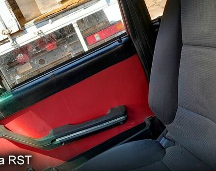 Красный ВАЗ 2106, объемом двигателя 1.3 л и пробегом 200 тыс. км за 650 $, фото 10 на Automoto.ua