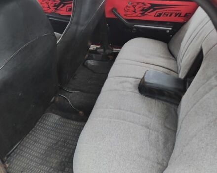 Красный ВАЗ 2106, объемом двигателя 1.5 л и пробегом 320 тыс. км за 667 $, фото 6 на Automoto.ua