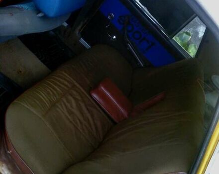 Желтый ВАЗ 2106, объемом двигателя 1.6 л и пробегом 230 тыс. км за 777 $, фото 3 на Automoto.ua