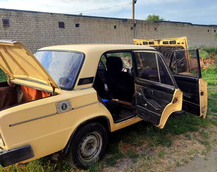 Желтый ВАЗ 2106, объемом двигателя 1.5 л и пробегом 0 тыс. км за 800 $, фото 4 на Automoto.ua