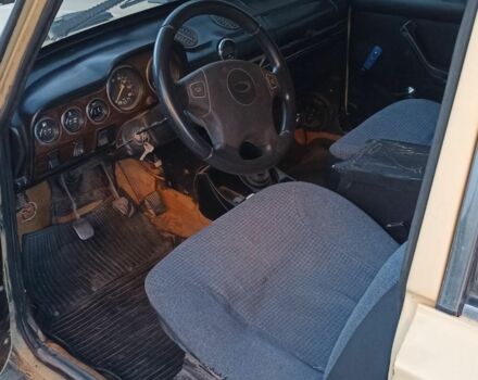 Желтый ВАЗ 2106, объемом двигателя 1.5 л и пробегом 100 тыс. км за 553 $, фото 5 на Automoto.ua