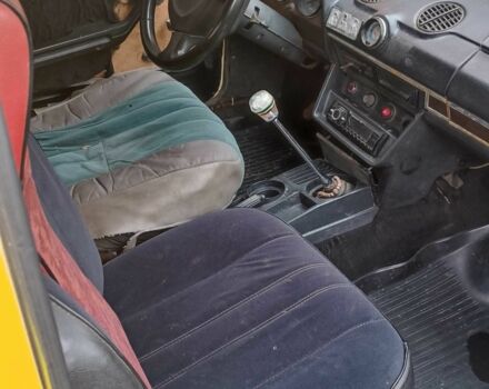 Желтый ВАЗ 2106, объемом двигателя 0 л и пробегом 1 тыс. км за 308 $, фото 5 на Automoto.ua
