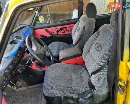 Желтый ВАЗ 2106, объемом двигателя 0 л и пробегом 163 тыс. км за 450 $, фото 2 на Automoto.ua