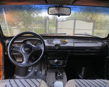 Оранжевый ВАЗ 2106, объемом двигателя 1.6 л и пробегом 200 тыс. км за 649 $, фото 7 на Automoto.ua