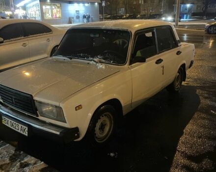 Белый ВАЗ 2107, объемом двигателя 1.5 л и пробегом 777 тыс. км за 900 $, фото 2 на Automoto.ua