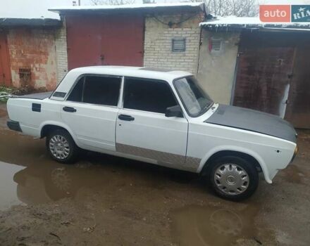 Белый ВАЗ 2107, объемом двигателя 1.5 л и пробегом 111 тыс. км за 353 $, фото 2 на Automoto.ua