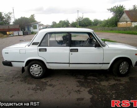 Белый ВАЗ 2107, объемом двигателя 1.5 л и пробегом 250 тыс. км за 700 $, фото 2 на Automoto.ua