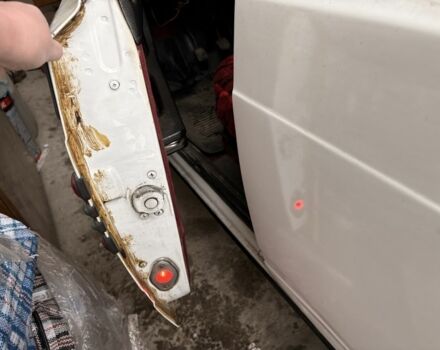 Белый ВАЗ 2107, объемом двигателя 1.5 л и пробегом 8 тыс. км за 5000 $, фото 3 на Automoto.ua