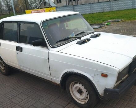 Белый ВАЗ 2107, объемом двигателя 1 л и пробегом 99 тыс. км за 555 $, фото 2 на Automoto.ua