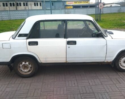 Белый ВАЗ 2107, объемом двигателя 1 л и пробегом 99 тыс. км за 555 $, фото 4 на Automoto.ua