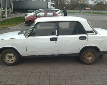 Белый ВАЗ 2107, объемом двигателя 1 л и пробегом 99 тыс. км за 555 $, фото 3 на Automoto.ua