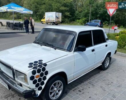Белый ВАЗ 2107, объемом двигателя 1.45 л и пробегом 77 тыс. км за 800 $, фото 2 на Automoto.ua