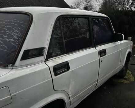 Белый ВАЗ 2107, объемом двигателя 1.5 л и пробегом 80 тыс. км за 381 $, фото 2 на Automoto.ua