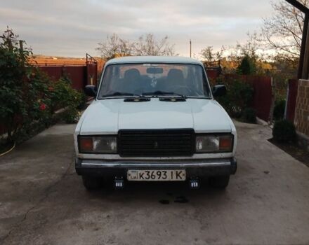 Белый ВАЗ 2107, объемом двигателя 1 л и пробегом 251 тыс. км за 800 $, фото 2 на Automoto.ua