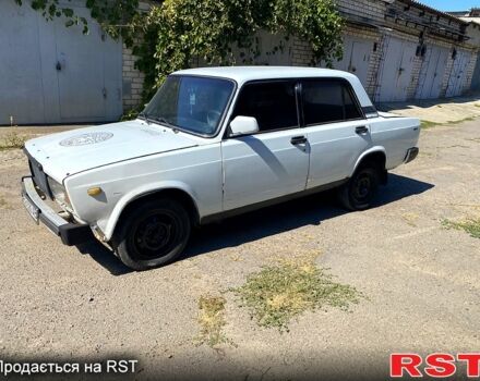Белый ВАЗ 2107, объемом двигателя 1.3 л и пробегом 200 тыс. км за 600 $, фото 2 на Automoto.ua