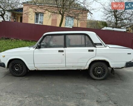 Белый ВАЗ 2107, объемом двигателя 1.5 л и пробегом 200 тыс. км за 500 $, фото 5 на Automoto.ua