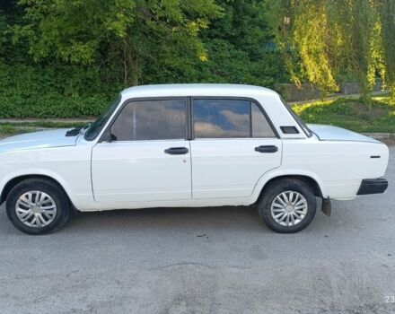 Белый ВАЗ 2107, объемом двигателя 1.5 л и пробегом 300 тыс. км за 629 $, фото 2 на Automoto.ua