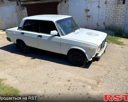 Белый ВАЗ 2107, объемом двигателя 1.3 л и пробегом 200 тыс. км за 600 $, фото 1 на Automoto.ua