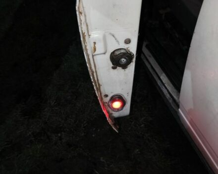 Белый ВАЗ 2107, объемом двигателя 1.5 л и пробегом 50 тыс. км за 355 $, фото 3 на Automoto.ua