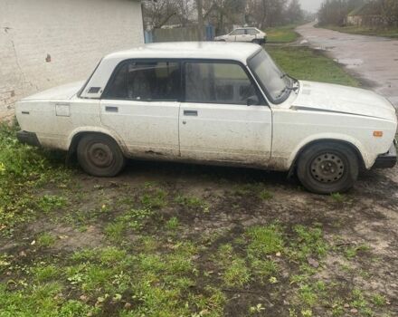 Белый ВАЗ 2107, объемом двигателя 1.5 л и пробегом 200 тыс. км за 355 $, фото 1 на Automoto.ua