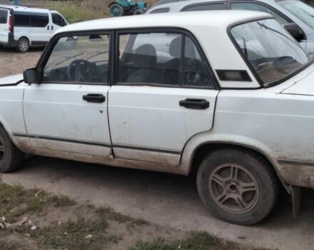 Белый ВАЗ 2107, объемом двигателя 1.5 л и пробегом 250 тыс. км за 437 $, фото 2 на Automoto.ua